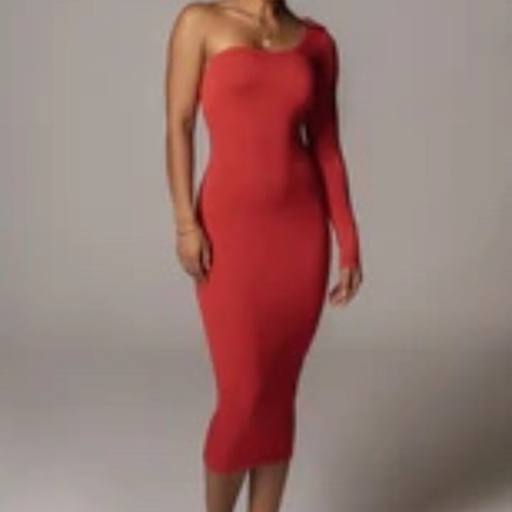NWT • JLUXLABEL • JLUXBASIX RED EM ONE SHOULDER BASIC DRESS • MIDI • SMALL
